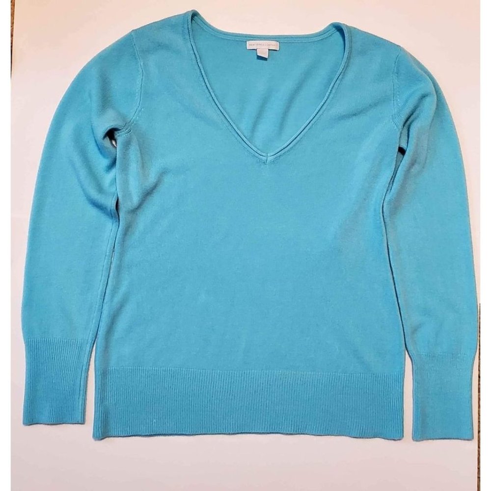 Women's Medium V-Neck Sweater Top Shirt by New York & Company Blue